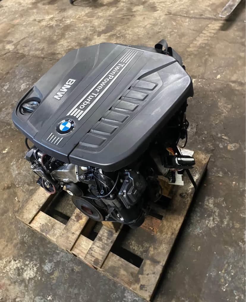 BMW E60 540i N62B40 Engine 2007 photo 1