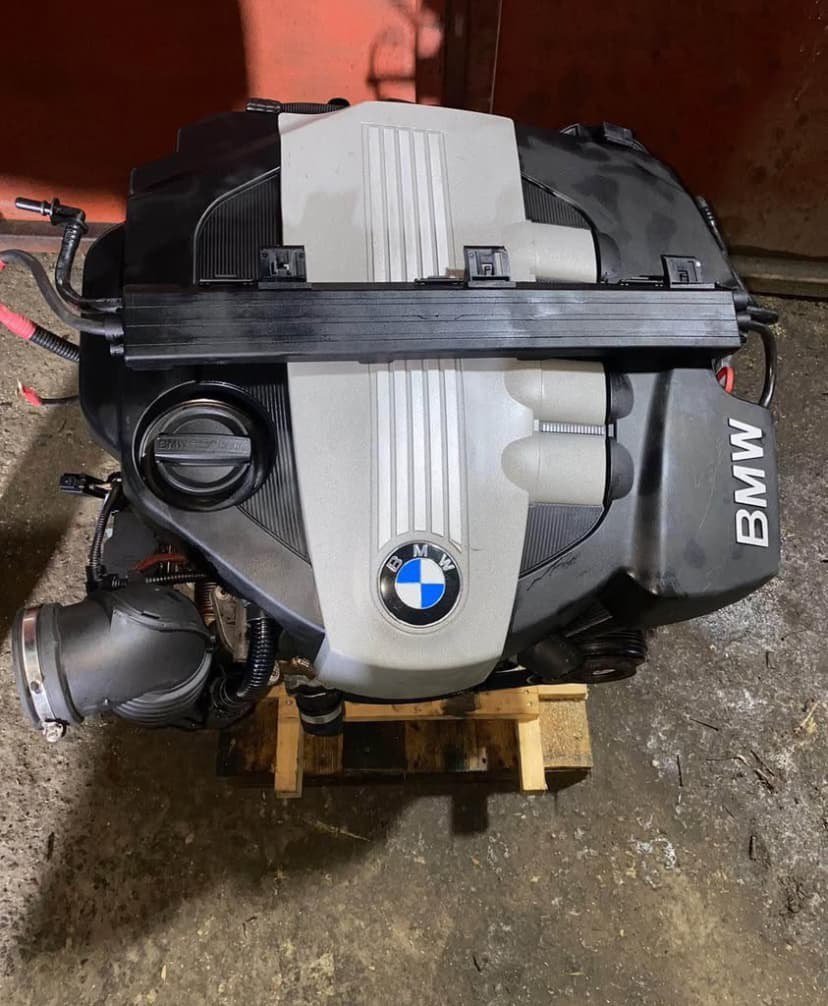 BMW E65 745i N62B44 Engine 2002 photo 1