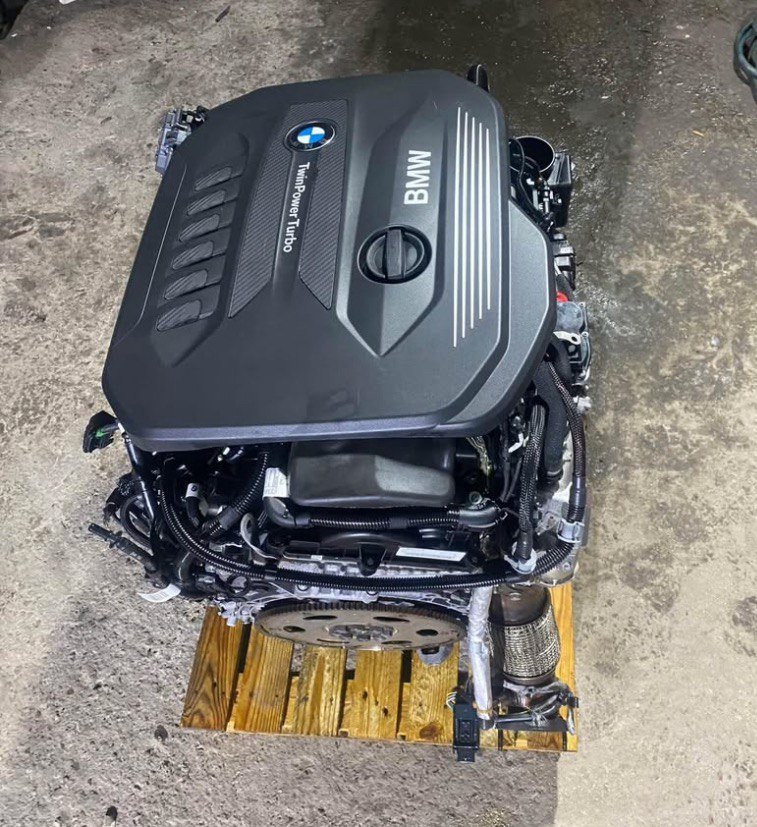 BMW E60 550i N62B48 Engine 2005 photo 1