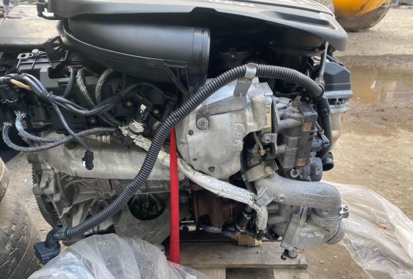 BMW E90 330i N53B30 Engine 2012 photo 1
