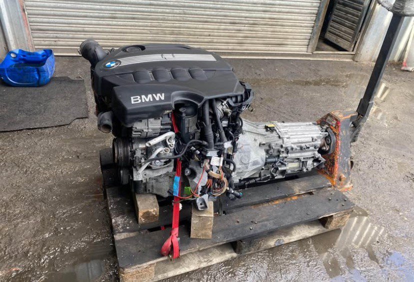 BMW E90 325i N52B25 Engine 2008 photo 1