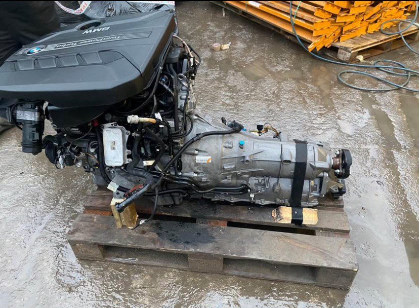 BMW E65 750i N62B48 Engine 2009 photo 1