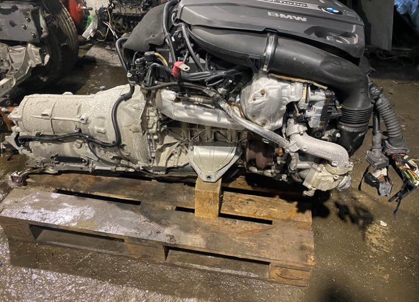 BMW E60 540i N62B40 Engine 2009 photo 1