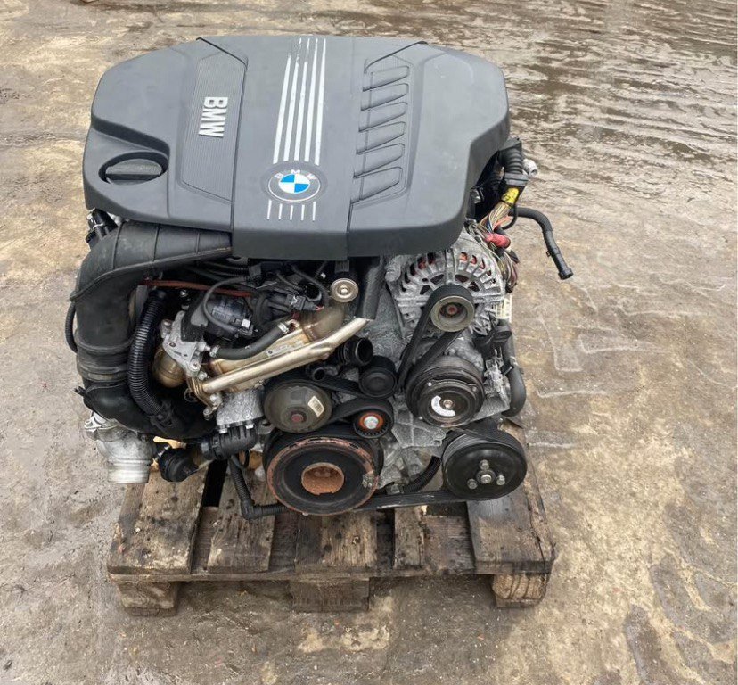 BMW E65 745i N62B44 Engine 2003 photo 1