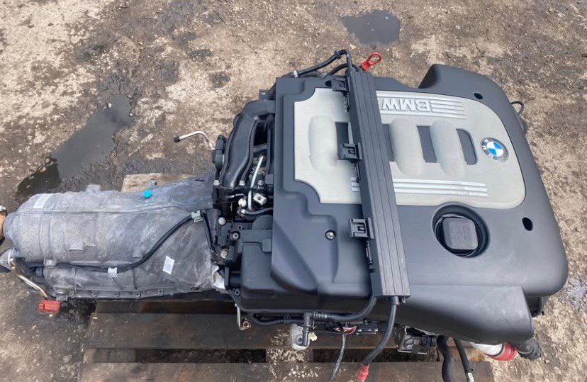 BMW E60 540i N62B40 Engine 2007 photo 1