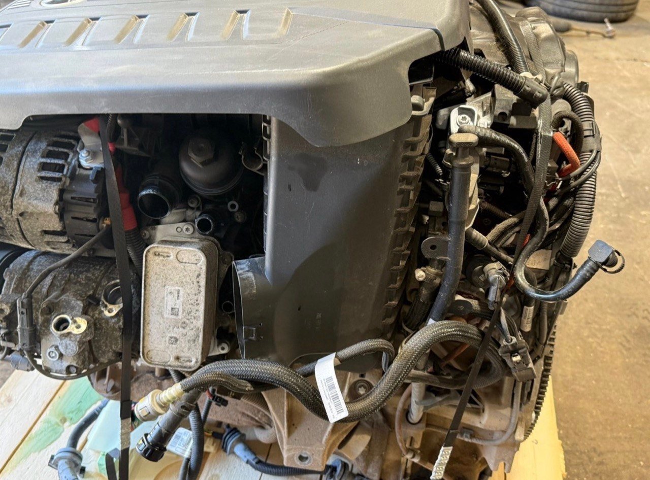 BMW E90 328i N51B30 Engine 2009 photo 1