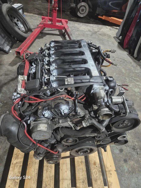 BMW E32 750i M70B50 Engine 1993 photo 1