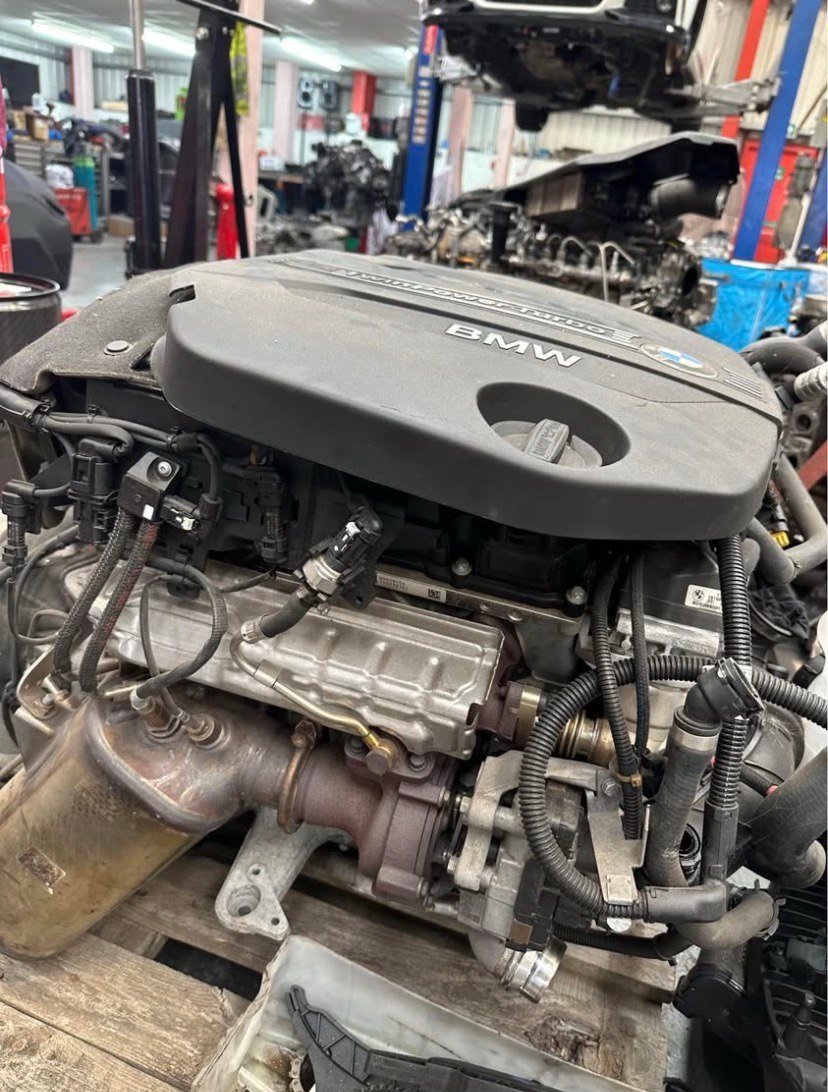BMW E39 523i M52B25 Engine 1999 photo 1