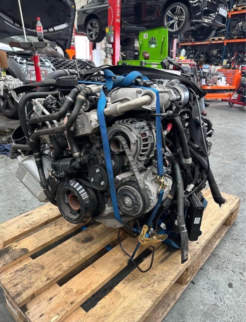 BMW E60 735i N62B36 Engine 2005 photo 1