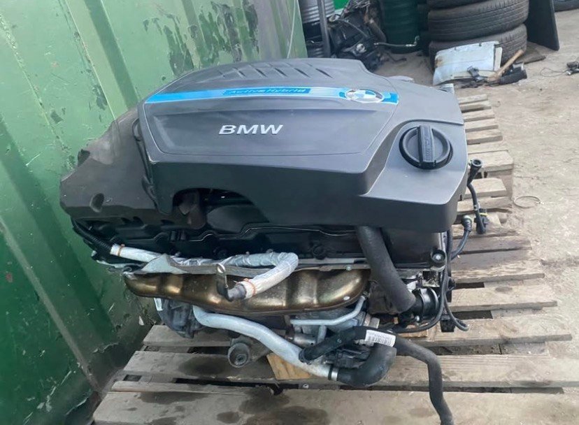 BMW E60 735i N62B36 Engine 2003 photo 1