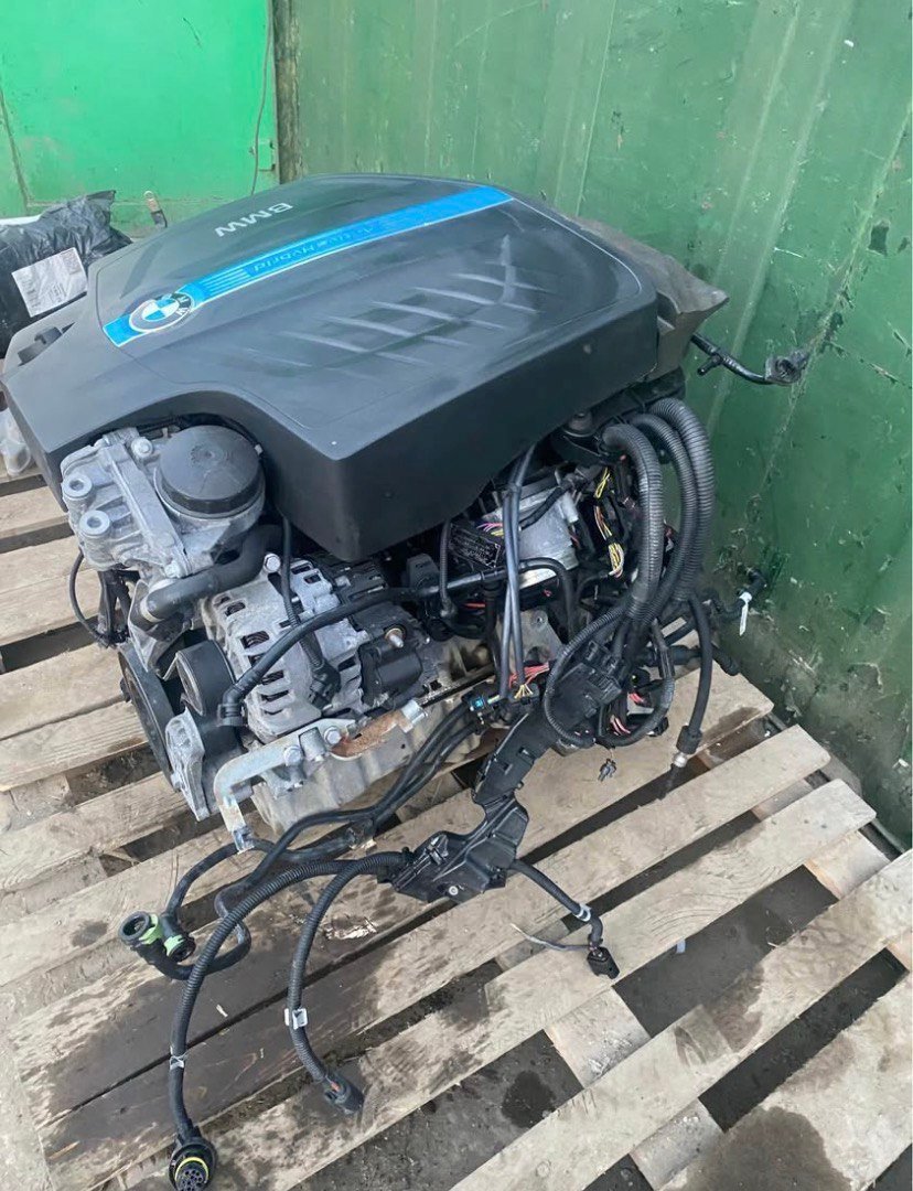 BMW E60 545i N62B44 Engine 2002 photo 1