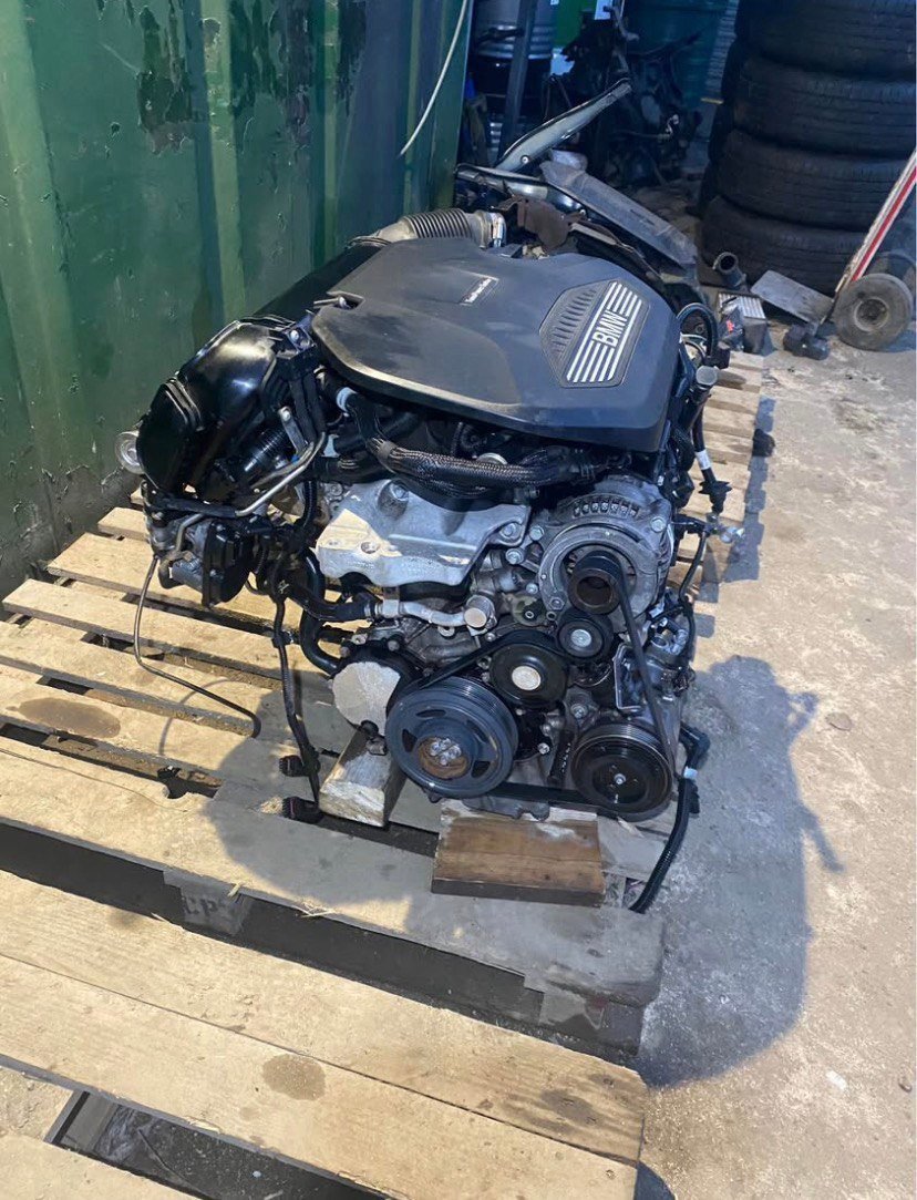 BMW E32 750i M70B50 Engine 1993 photo 1