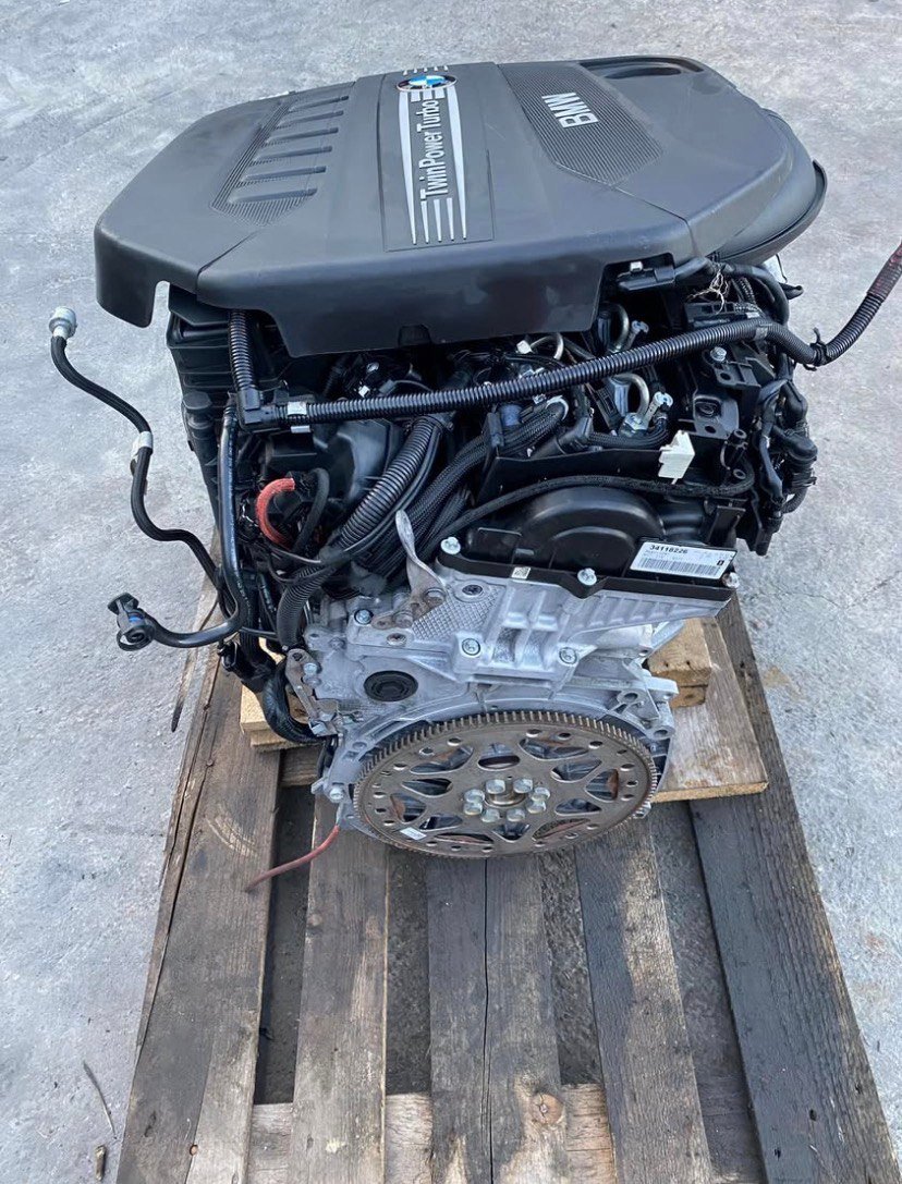 BMW E24 633CSi M30B32 Engine 1980 photo 1