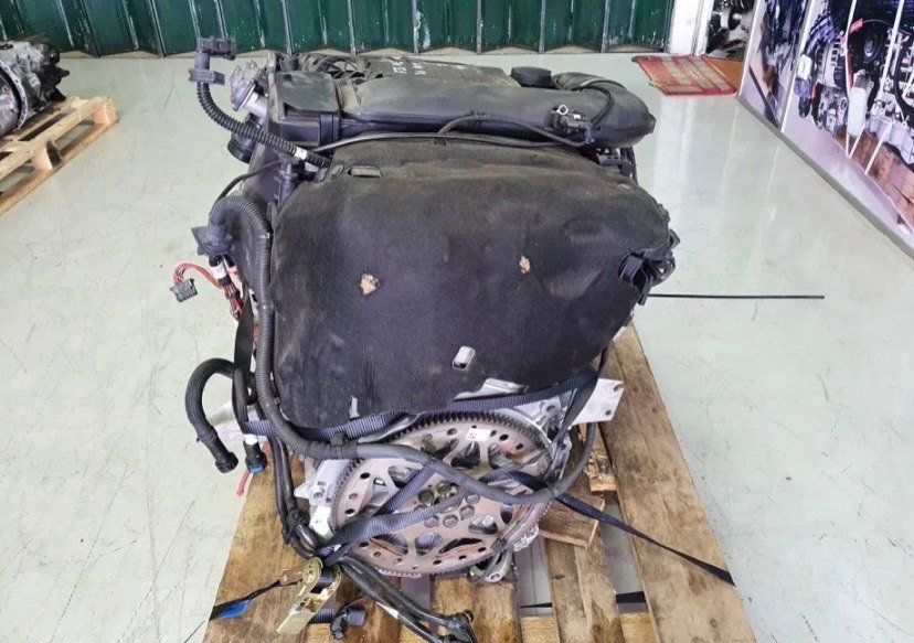 BMW E38 735i M62B35 Engine 2003 photo 1