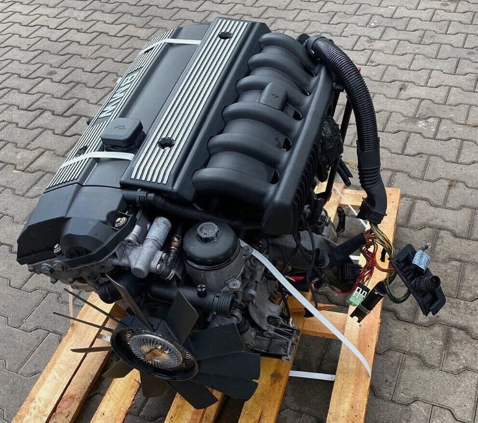 BMW E36 323i M52B25 Engine 1998 photo 1