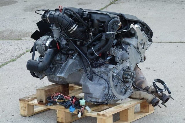 BMW E90 320d N47D20D Engine 2007 photo 1