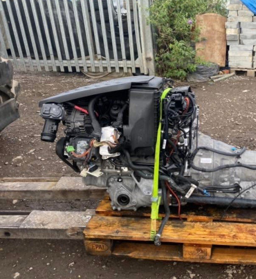 BMW E46 320i M54B22 Engine 2004 photo 1
