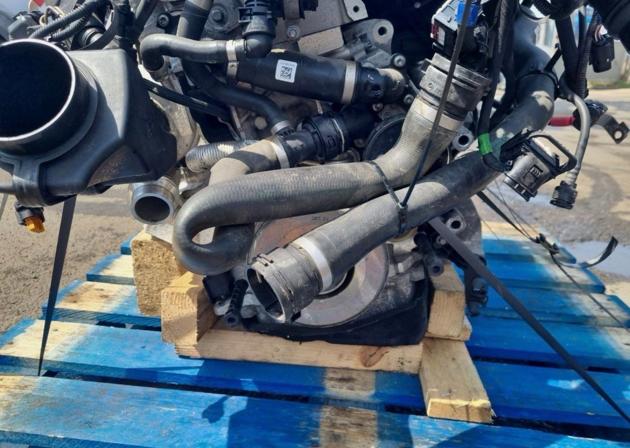BMW E32 750i M70B50 Engine 1991 photo 1