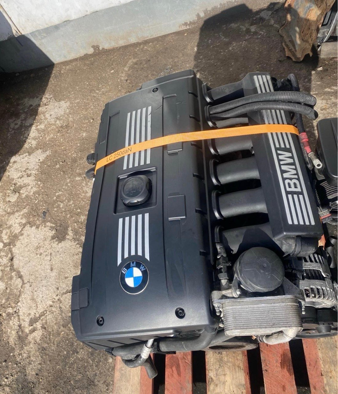 BMW E90 320d N47D20 Engine 2013 photo 1