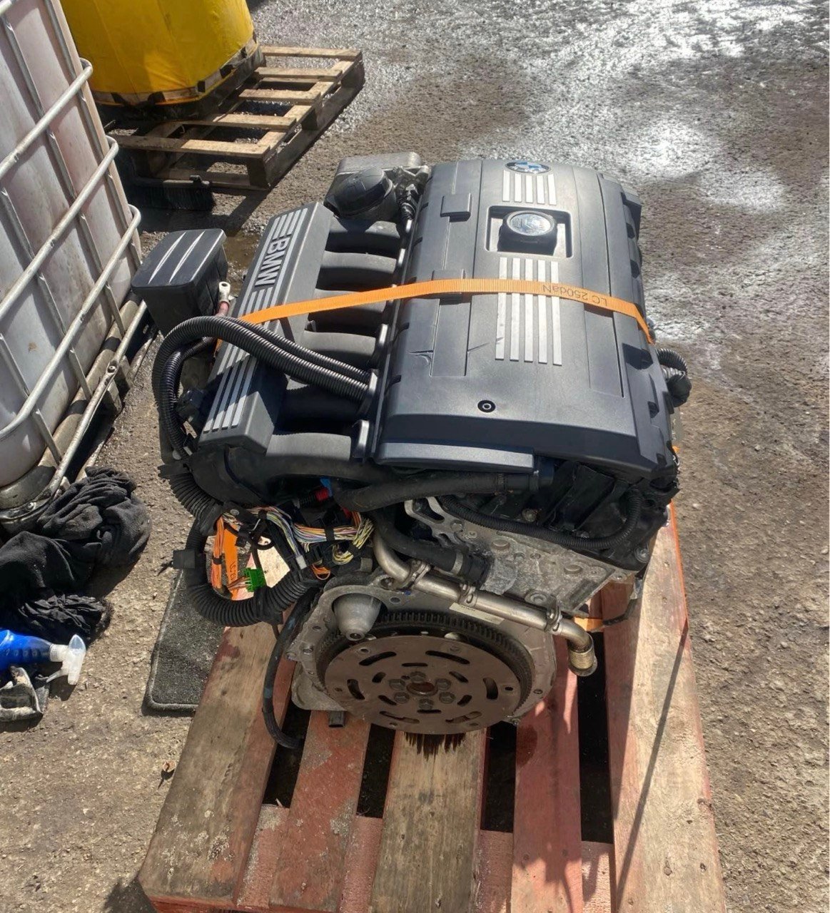 BMW E46 320i M54B22 Engine 2002 photo 1
